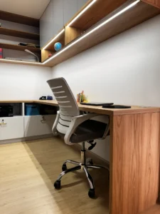 Escritorio de oficina en madera a medida - Madertino